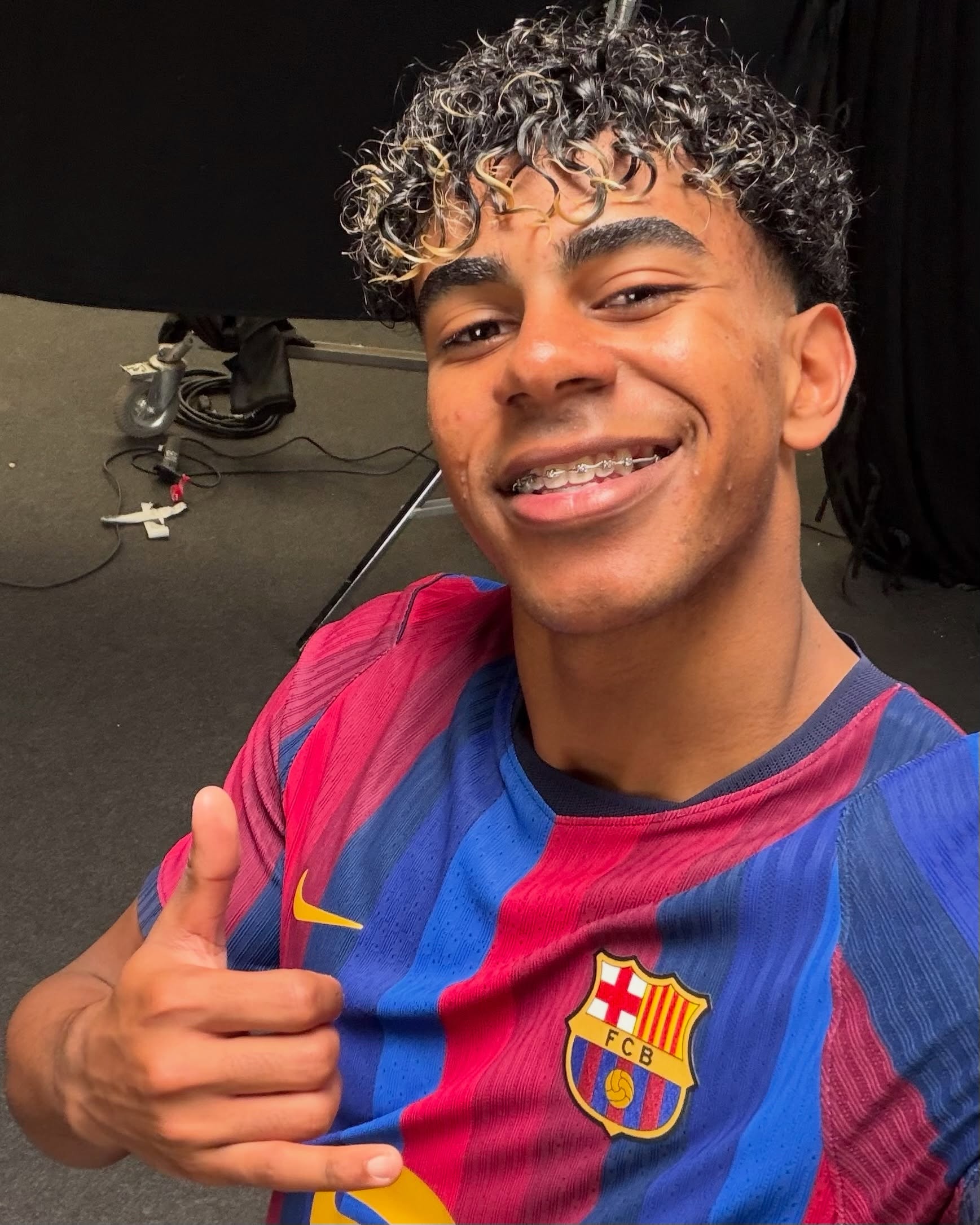 Drop a 🤙 if Lamine rocks the new kit.

No li pot quedar millor.