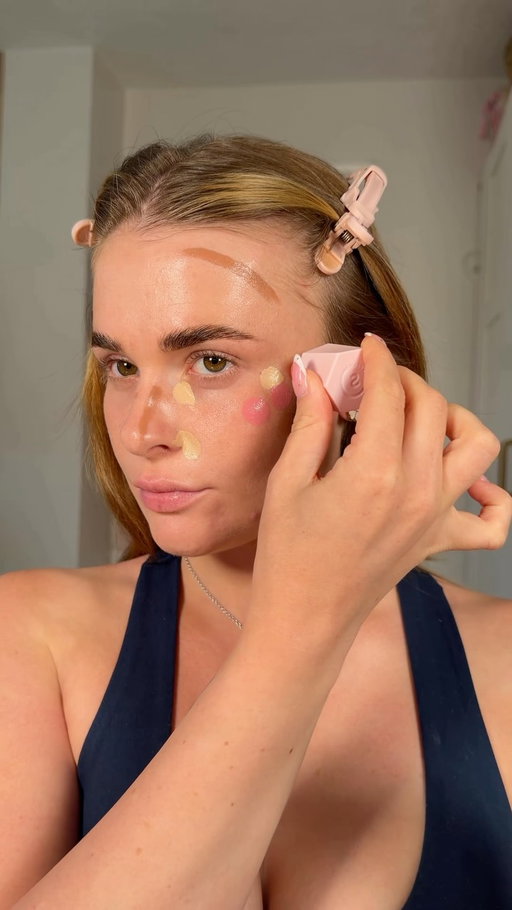 How to apply creams…. @adityamadiraju 
•
@lancomeofficial concealer @rimmellondon cream bronzer @sheglam_official blush 
•
#makeup #makeuptrends #productplacement #makeuphacks