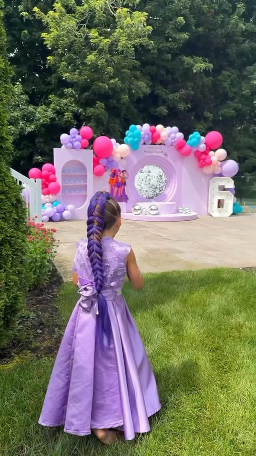 My baby is 6 years old 🥹💜 Happy birthday to my bestfriend and love of my life Doopie Dou, I love you way too much and you deserved all this and more 🤞🏽 

Thank to everyone who made this special day possible 🙏🏽 
Decor @luxuryeventsjm ✨
Castle @party.kidsmtl 🏰 
Desserts & cake @anniesucreries 🎂