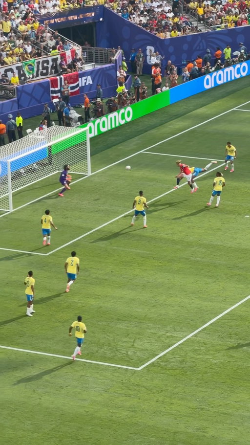 POV: watching Haaland goal vs. Brazil 🇳🇴🇧🇷 What a powerful header.

#worldcup