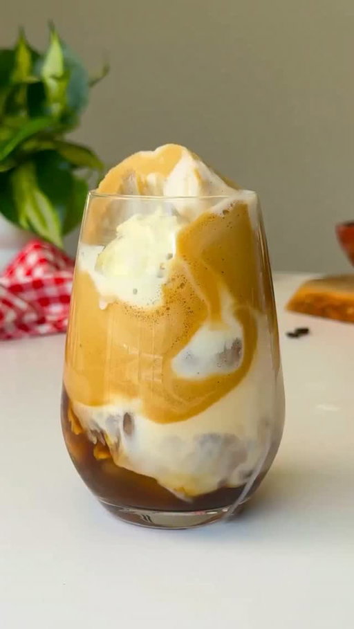 Affogato latte ✨ whip your instant coffee with some honey and add some milk… and you will make the most delicious latte ever … and then add a scoop of your favorite icecream …. 

Recipe 
2 tsp instant coffee
1/2 tbsp honey 
40 ml warm water
4-6 oz milk
1 scoop of your favorite ice cream .. i added pistachio 🤌🏻

#whippedcoffee #coffeegirl #reelsinstragram #reelsvíral #instantcoffee
