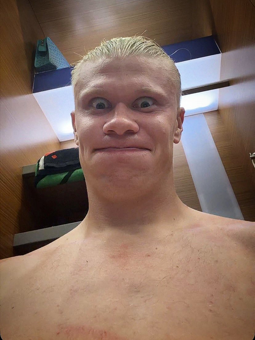 🥶 First World Cup ever, 7 goals, brace to eliminate Brazil, Norway make history, going back to the dressing room…

…and Erling Haaland starts 𝐜𝐨𝐨𝐤𝐢𝐧𝐠 𝐬𝐞𝐥𝐟𝐢𝐞𝐬 on Snap & Insta. 😭

𝐇𝐚𝐚𝐥𝐚𝐧𝐝 𝐭𝐡𝐢𝐧𝐠𝐬. 🍿😂