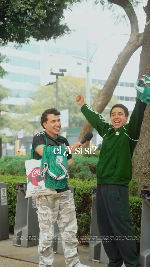 Hoy, fuimos a las calles a preguntarle a la gente qué significa el “¿Y si sí?” para ellos, llevándoles el jersey autografiado por Edson Álvarez, Raúl Jiménez y Santi Giménez. #SintamosJuntos