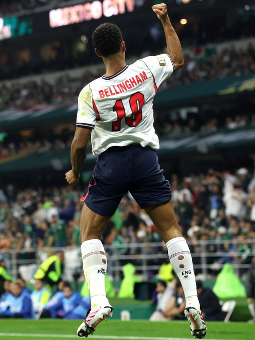 A win for the ages at the Azteca.🙌🏽
This team! These fans!🏴󠁧󠁢󠁥󠁮󠁧󠁿❤️
Let your boss know you won’t be making it in tomorrow.😉