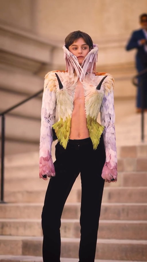 EMMA COUTURE CORRIN

@EMMALOUISECORRIN WEARS SCHIAPARELLI HAUTE COUTURE DESIGNED BY @DANIELROSEBERRY TO THE SCHIAPARELLI HAUTE COUTURE FALL/WINTER 2026-2027 SHOW.

@EmmaLouiseCorrin wears a sharp-shouldered couture ‘Elsa’ jacket with a defying gravity hip and a wing collar embroidered with thousands of hand-painted sfumato effect feathers from pistachio to coral. The jacket is adorned with four hand-sculpted 3D bird beaks in shades of browns and mauves. The look is completed with black velvet pants and black satin sandal decorated with the house’s signature strassed Keyhole.

📹: @sametgorgozfilms 
Music: @benbrunnemer 

#Schiaparelli #EmmaCorrin