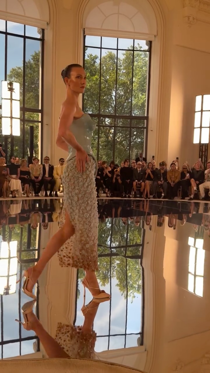 From New York to Paris: @karliekloss takes the runway for @schiaparelli’s fall/winter 2026-2027 couture show.