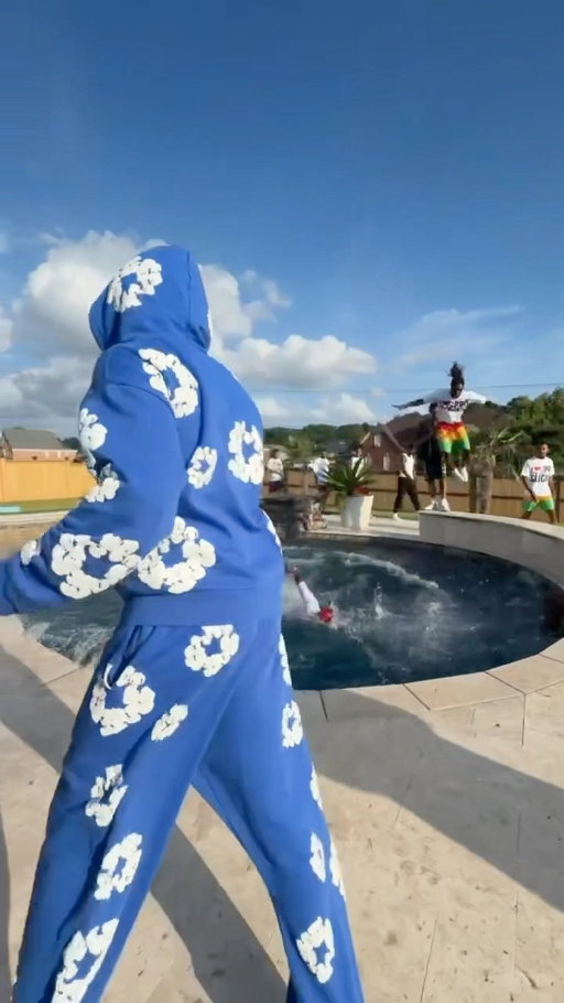 DIASPORA 007

ft. @professionalslicing

DENIM TEARS ACT III PT. 2 AVAILABLE FRIDAY 11AM ON DENIMTEARSDOTCOM, AFRICAN DIASPORA GOODS 176 SPRING ST.

#summer #slicing #memphis #poolparty #pool