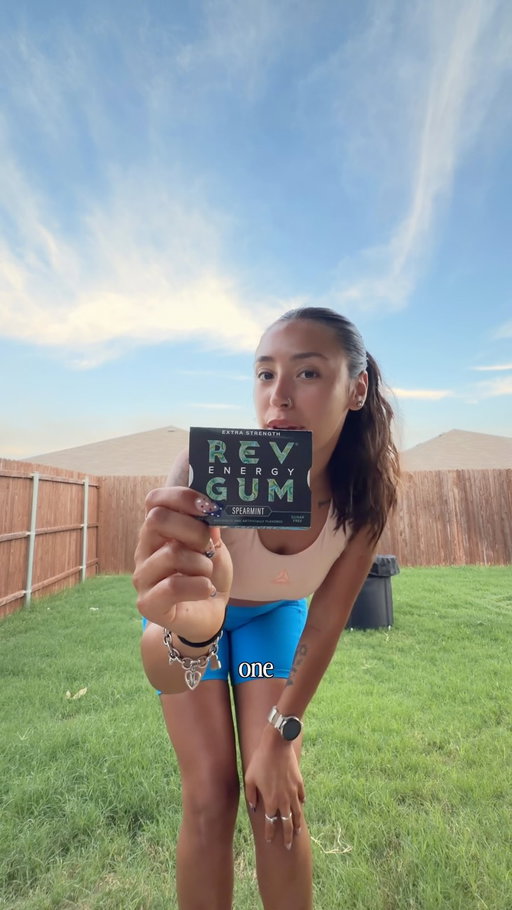 @rev_gum gum is the best for on-the-go caffeine when I need it the most🤩

If you want to grab your own or some of their electrolyte-filled-gum, you can use my code RUNNABEE_20 for 20% off your order!🏃🏽‍♀️🌟