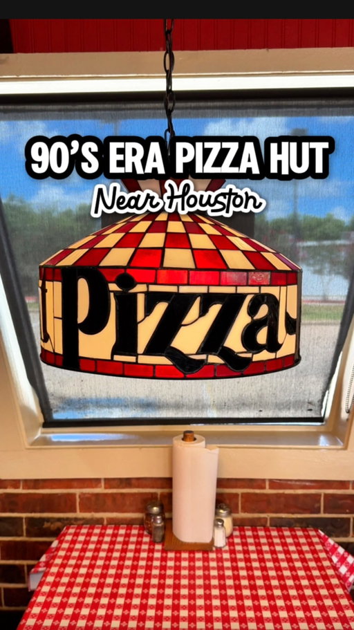🍕90’s PIZZA HUT BUFFET! 🍕 We drove 45 minutes out of Houston for the nostalgia and it didn’t disappoint! The stained glass pizza hut lamps, red checkered table cloths, red cups and of course the pan pizza on the buffet were all on point! 

Plus where can you get AYCE pizza + 🥗 + 🥤 for $11.85? ($6.44 for 3-8 yrs old)

📌 637 Hwy 290, Hempstead, TX 77445

Also someone asked us if we were foreigners because we were taking phone videos inside a Pizza Hut like we’d never seen one before 🤣😅

Would you make the trip?

#houstonfood #pizzahut #90snostalgia #allyoucaneat #houstonfoodie