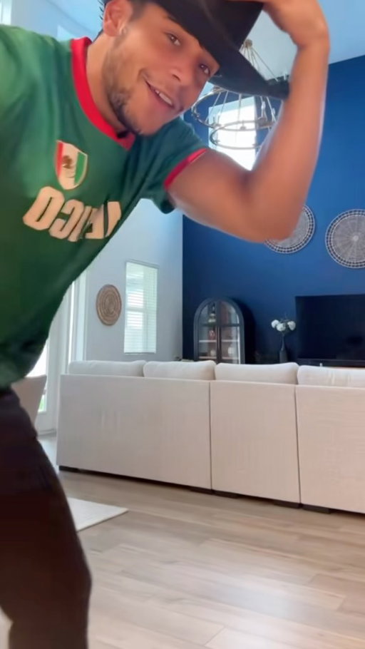 Perdimos ayer, si …..pero jamás dejaré de sentir orgullo cada vez que me ponga esa playera. Porque más allá del fútbol, esa playera representa el cariño, los valores y el amor con el que México me recibió. Un pedazo de mi corazón siempre será suyo. Gracias por tanto. 🇲🇽❤️