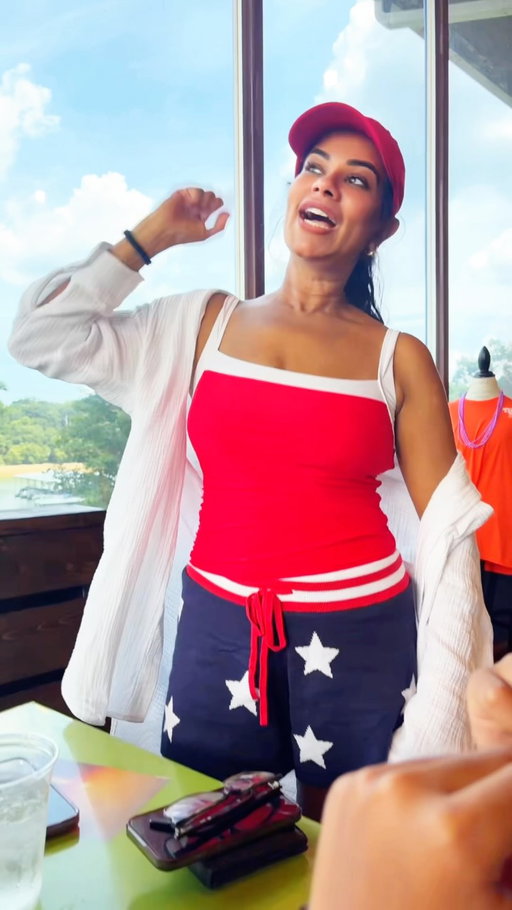 Nothing cures a hot ☀️lake day like an ice-cold drink. ☀️🌊
.
#anilasajja #contentcreator #southasianinfluencer #atlantainfluencer #lakeday