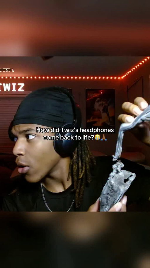 Twitch: Twizdmv😭 Bros headphones are indestructible😂😂