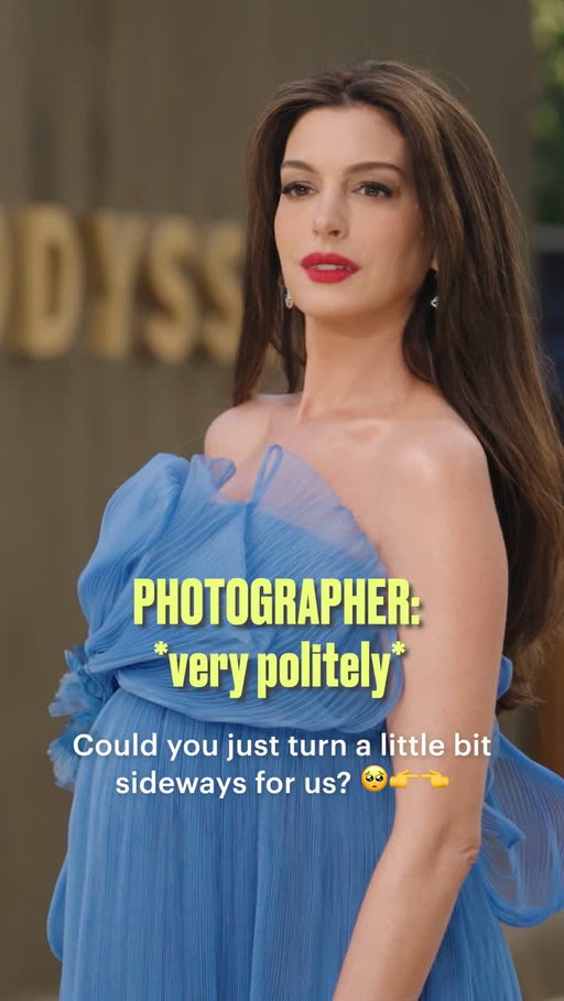 Anne Hathaway laughing while a photographer asks her to turn sideways to show off her baby bump is too cute I'm SORRY. 😭 ⁠
⁠
Video: Getty #AnneHathaway #TheOdyssey