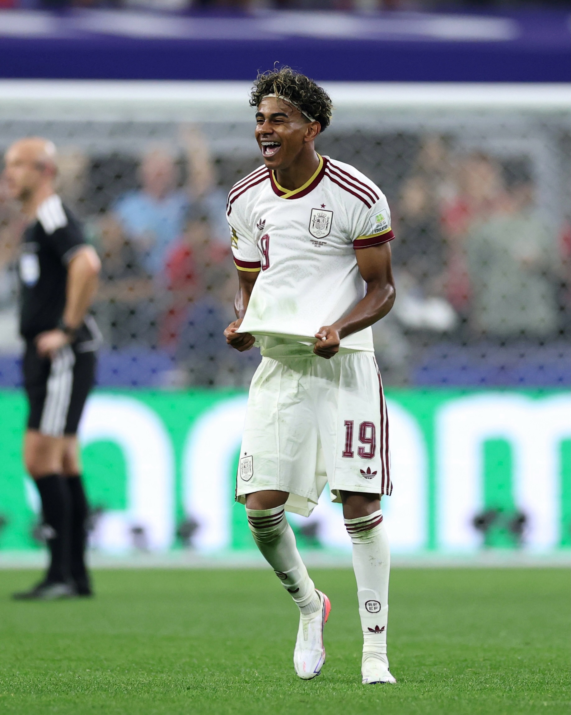 🌎 𝗪𝗢𝗥𝗟𝗗 𝗖𝗨𝗣 𝟮𝟬𝟮𝟲

Lamine, Pedri, Cubarsí, Olmo and Ferran played their part as Spain secured a place in the FIFA World Cup quarter-finals with a victory over Portugal.

Ferran provided the assist for the decisive goal.
