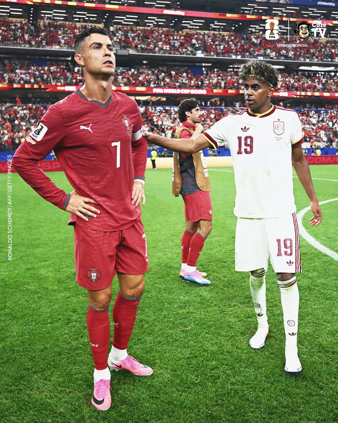 Um tem 18 anos. O outro, 41.

Um disputa sua primeira Copa do Mundo. O outro, a última.

Hoje, Lamine Yamal levou a melhor sobre Cristiano Ronaldo e segue vivo na busca pelo sonho de ser campeão do mundo. Mas, por um momento, o resultado ficou em segundo plano diante de algo ainda maior: o respeito, a admiração e o carinho de um jovem por um dos maiores ídolos da história do futebol!

Esse esporte é muito foda! 🥹❤️

🚨 𝐒𝐄 𝐓𝐄𝐌 𝐂𝐎𝐏𝐀, 𝐄𝐒𝐐𝐔𝐄𝐂𝐄! É NA CAZÉTV! 😮‍💨

#CopaNaCazéTV #CoberturaCazéTV #CristianoRonaldo #LamineYamal #cztv40