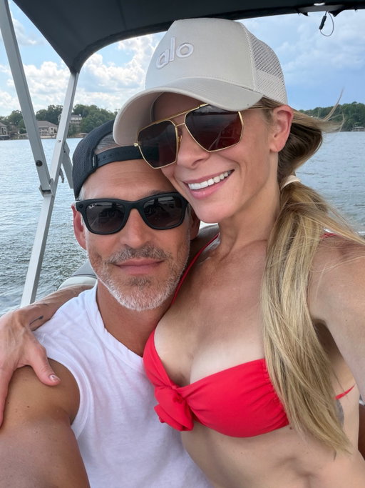 somewhere between la and nashville, with no tour bus, no call sheet and no real schedule. just chasing beautiful places, jumping in lakes and enjoying the ride 🤍