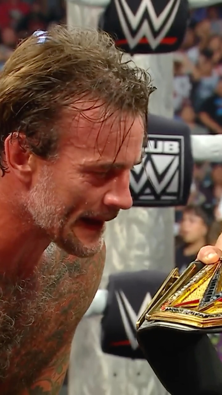 AND NEWWWW! @cmpunk is your NEW UNDISPUTED WWE CHAMPION!!! #WWERaw
