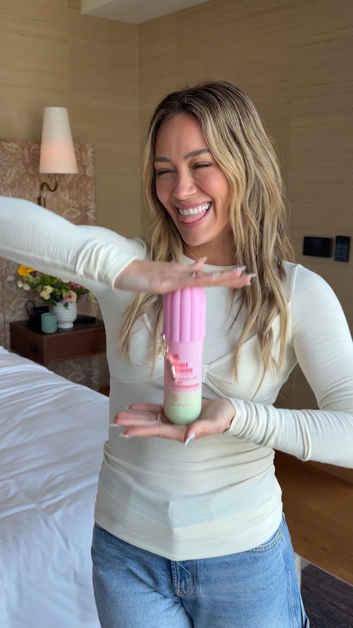 At this point @hilaryduff is basically a Fruit Fusion magician 👐