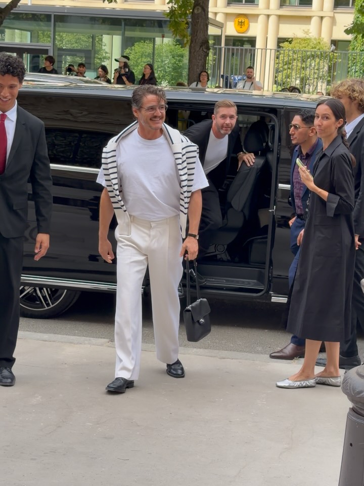 It’s a star-studded morning at @chanelofficial’s couture show in Paris. From @pascalispunk’s black & white ensemble to @teyanataylor wearing the color of the summer, the celebrity arrivals were a sort of fashion show on their own. 

Videos courtesy @tiziano.raw