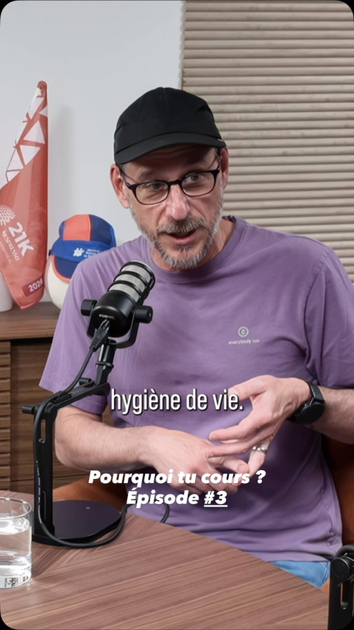 On parle souvent des bienfaits physiques de la course. Moins souvent de ce qu’elle fait au mental. Et pourtant, c’est peut-être là que l’impact est le plus profond.

L’épisode #3 - Pourquoi tu cours est disponible partout🎙️