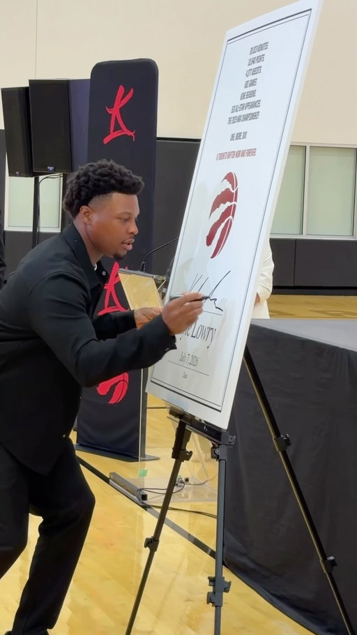 @kyle_lowry7 retires with the @raptors!