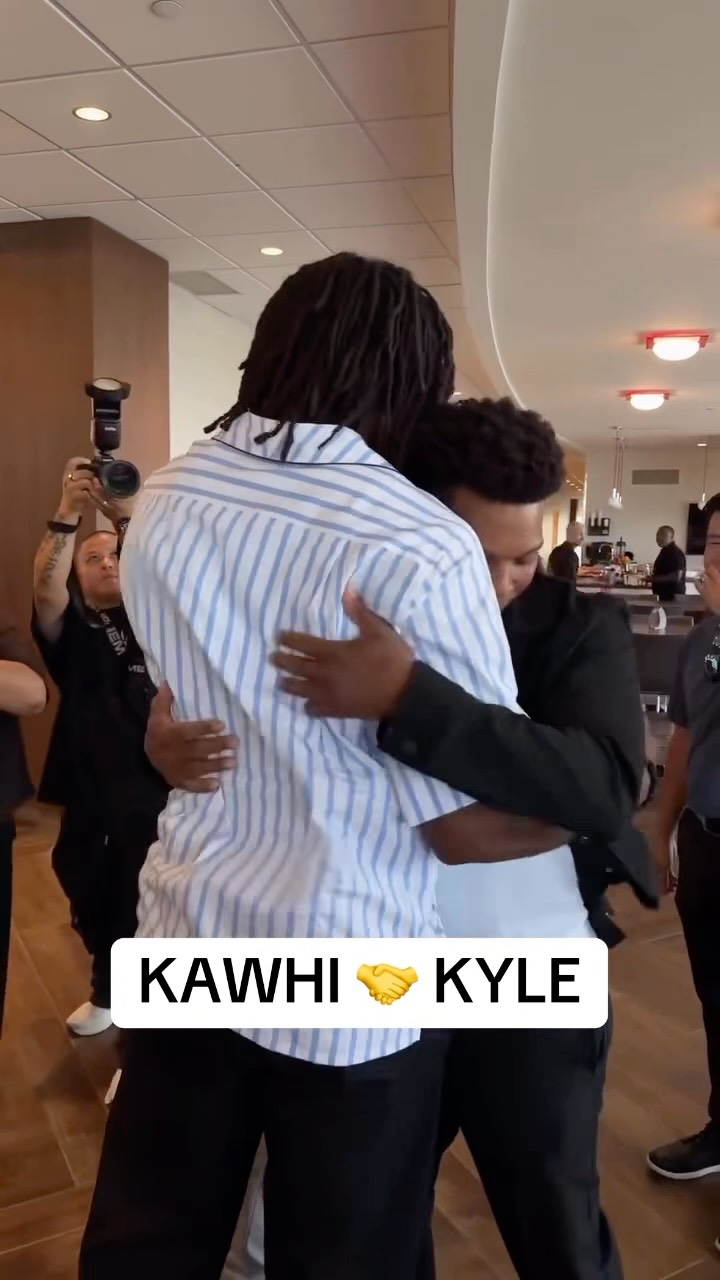 Kyle Lowry and Kawhi Leonard share a moment at Lowry’s retirement press conference in Toronto. 🥲

(via: @raptors)