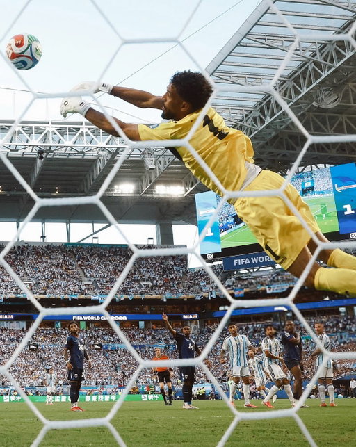 Já se passaram alguns dias, mas este jogo jamais sairá da nossa memória.

Deixámos tudo dentro de campo. Coragem, alma e orgulho em representar Cabo Verde.

O resultado não foi o que queríamos, mas mostrámos ao mundo que este também é o nosso lugar.

Obrigado a todos os que estiveram connosco💙🇨🇻

📸 Photos: @ballrawimages