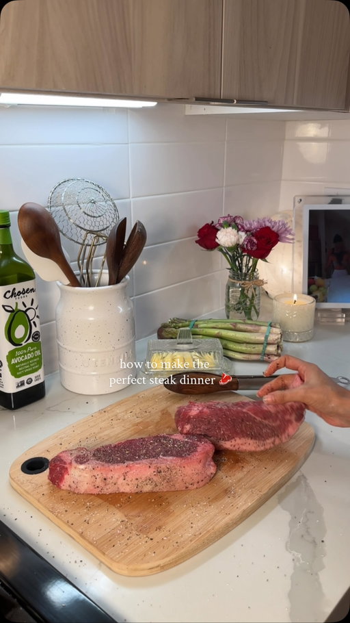 The perfect steak dinner 🥩😋 *comment “recipe” for instructions sent to ur DMs :)
•
•
•
•
#steakdinner #steakandfrites #steak