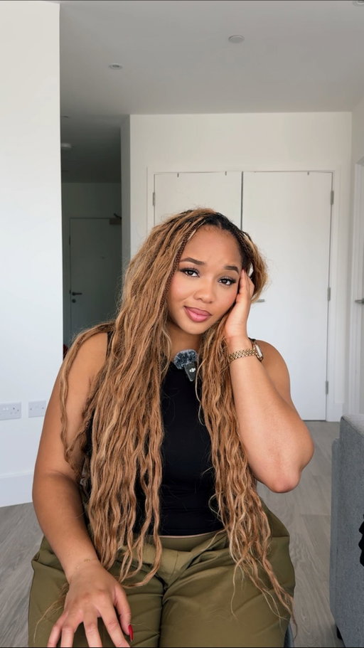 I stand with millions of other women who have had enough. 

I’m not sure I can look at boho braids or miracle knots the same way ever again 😭

#miracleknots #humanhair #braids #netflix #bohobraids
