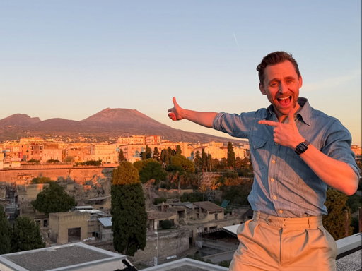 Introducing the villain of the piece: Mount Vesuvius! 

[And the ancient town of Herculaneum, preserved by the volcanic eruption of 79 AD, just below]

POMPEII: OUT OF TIME
July 22: @natgeotv 
July 23: @hulu & @disneyplus