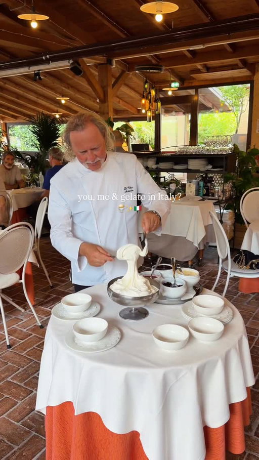 Think we’re exaggerating? Go try it yourself. 🍨
🇮🇹

This isn’t just a gelato - it’s an experience. Every order starts with freshly made fiordilatte gelato, whipped right at your table until it becomes incredibly light and creamy.

Then all that’s left is choosing your favourite topping: warm chocolate, zabaglione, strawberry sauce or Amarena cherries.

📍 Parma Rotta restaurant, Parma

Save this for your next trip to Italy. 🤍