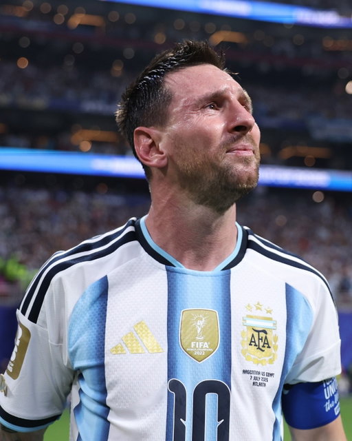 Ganó todo, lo logró todo, pero esas lágrimas demuestran que su hambre de gloria y su amor por esta camiseta no tienen techo 🥹

¡Gracias por sentirlo así, Capitán! 👑🐐