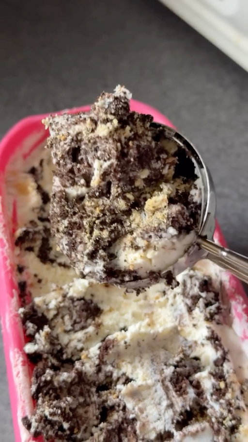 no churn oreo cheesecake ice cream 🍪🤍 the easiest homemade dessert you'll make all summer.

📹: @zeetheintrovert ✨

like in bio shop our 3.5QT Hand & Stand Mixer!