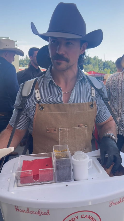 And just like that I’m loving the Calgary Stampede 🤠🇨🇦🐎
•
•
•
•
•
#fyp #canada #calgary #calgarystampede #viral