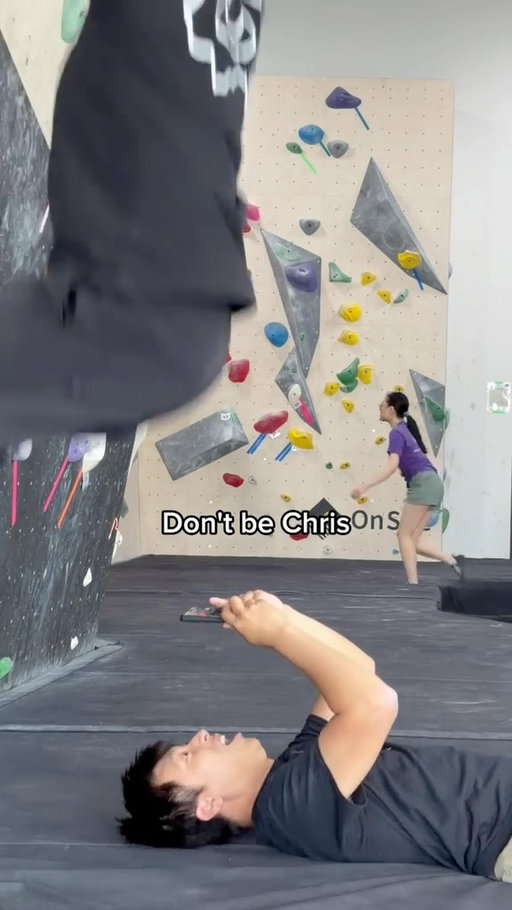 Stay safe out there

@everyday.bean @felix_climbs_jugs 
#climbinggym #gymetiquette