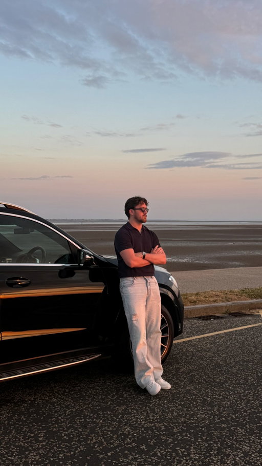 Anyone can get from A to B. The right car reminds you to enjoy everything in between.
.
.
.
.
#mercedesgle #carlifestyle #menslifestyle #carporn #carculture