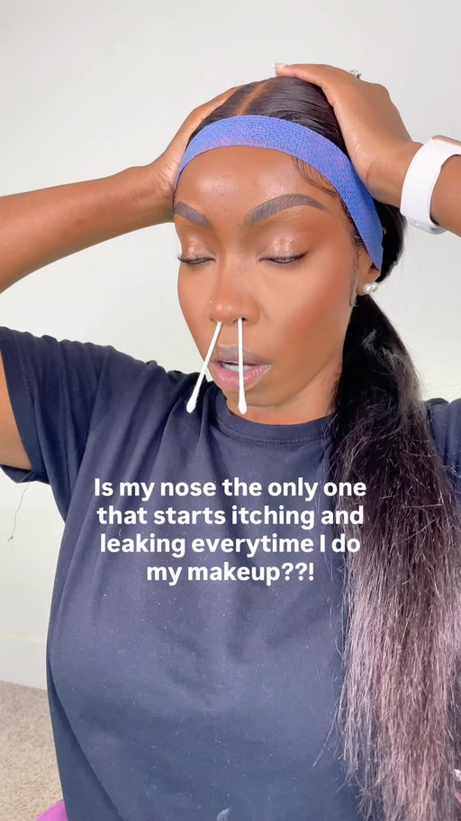 I’m I alone?? Thank God for cotton swabs bc blowing my nose is not an option after powder😖😵 
•
#makeuphack #makeuptip