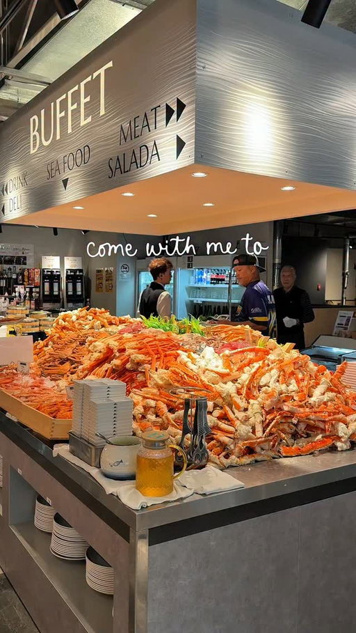 Unlimited king crab, Wagyu, fresh seafood, and all-you-can-drink sake for about C$114?! 🤯🦀 Ginza Happo completely exceeded my expectations. Save this for your next Tokyo trip—and don’t forget to reserve ahead! 🇯🇵

📍Ginza Happo @ginzahappo 

#TokyoFood #JapanTravel #TokyoBuffet #Wagyu #SeafoodLover
