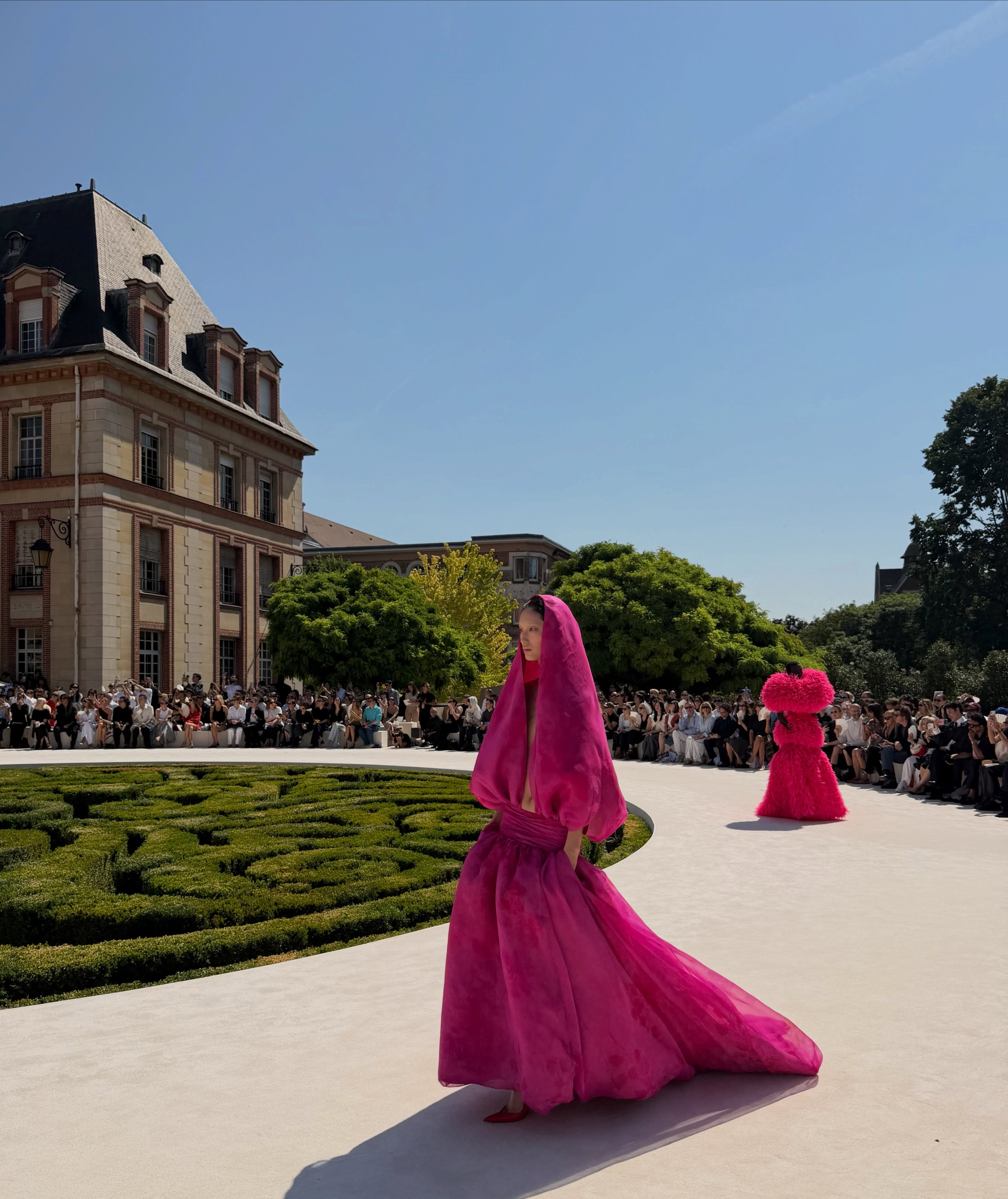 Hot hot haute couture @balenciaga 🔥