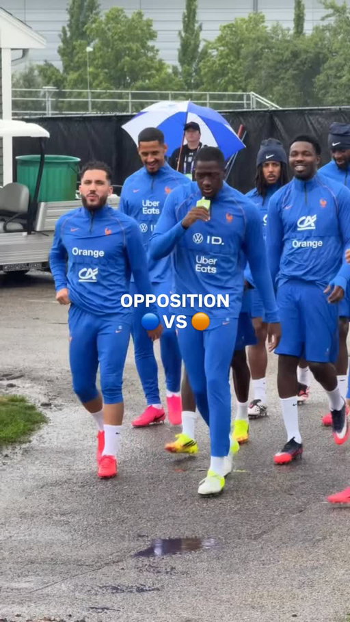 De la pluie, des buts, des célébrations… C’est l’heure d’une nouvelle opposition 🔵🆚🟠

Rain, goals, celebrations… It’s time for another training game.