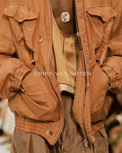 The Details — @driesvannoten SS27: Inspired by Stéphane Mallarmé’s “L’Apres Midi d’Une Faune,” @julianklausner’s third menswear collection for Dries Van Noten systematically dismantled the boundaries between lingerie and outerwear. Building the collection around the concept of intimacy made public, Klausner chose colours and fabrications that transformed wardrobe staples into soft, intimate iterations of themselves: “Like a dream that vanishes upon waking up, I hope everything feels loose, delicate, easy to remove, ready to fly away.” #driesvannoten