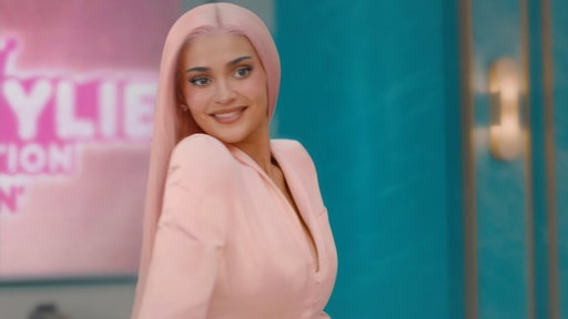 The King Kylie Drinks are here. Only at Dunkin’. 👑💖 #DunkinPartner