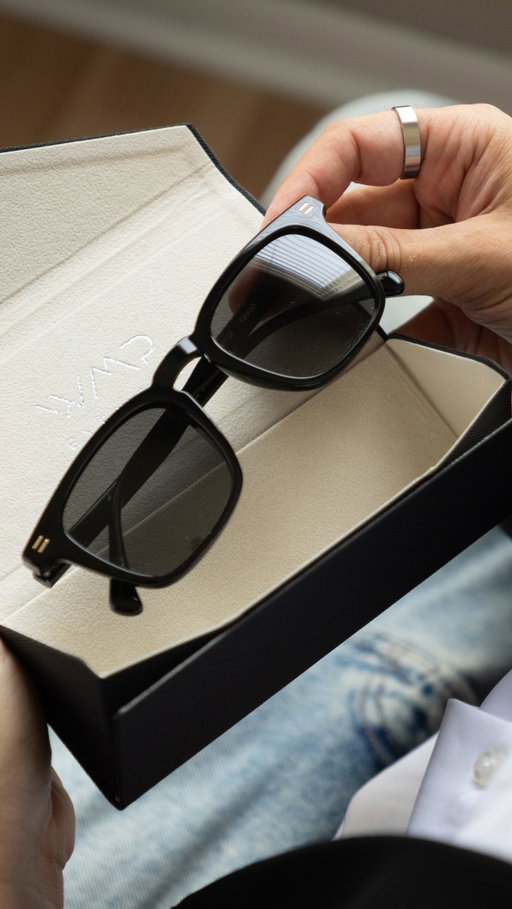 Never let them know your next move. 
@wmpeyewear 

.

#blacksunglasses #mensaccessories #affordable #quality