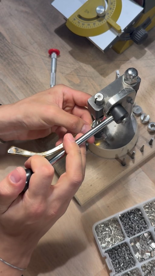 A professional hinge replacement from start to finish in just 40 seconds. Precision makes all the difference.

📍Via San Gallo 134R, Firenze
📍Piazza Santa Maria Soprarno 1R, Firenze
📍Via Candia 10, Roma