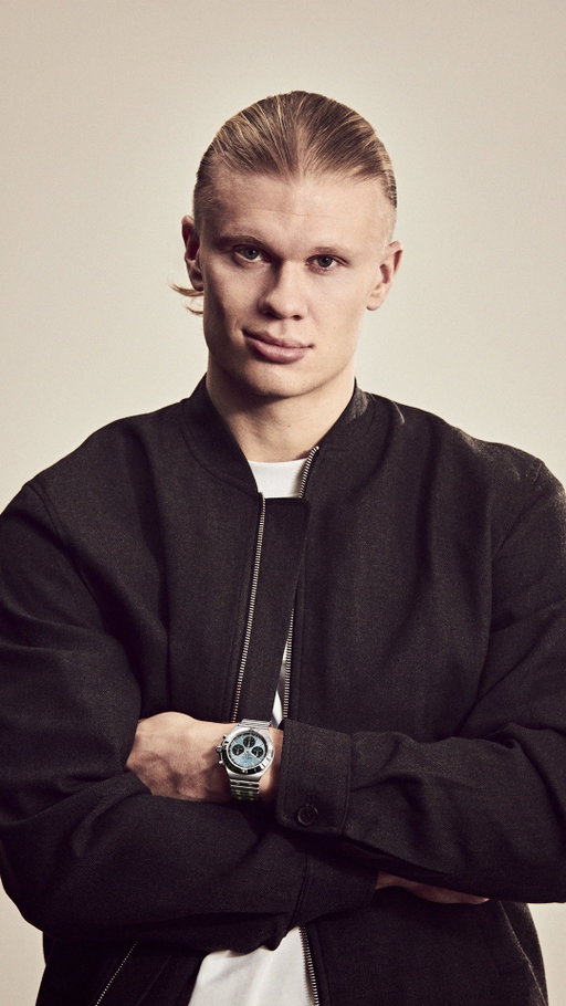 First look. The new Chronomat B01 42 in ice blue, on the ⁠
wrist of Erling Haaland. Improved ergonomics. A cleaner design. Finished with a platinum bezel.⁠
⁠
⁠
#breitling #chronomat #eerlinghaaland