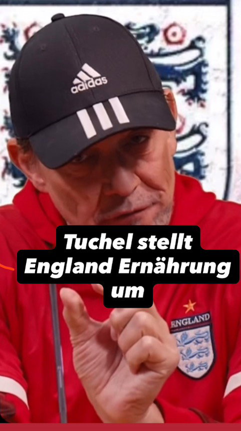 Tuchel bei England die Ernährung um. Grund: Durch die Hitze verliert der Körper zu viel Energie. Eine Diät soll die Entgiftung beschleunigen und die Spieler Ernergie geladener machen. 🚀😎👍 Kann England Weltmeister werden ? Was glaubst Du ? #matzeknop #comedy #threelions #england #worldcup