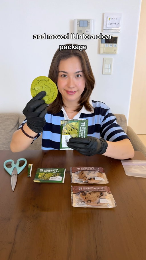 Japanese Matcha Mystery SOLVED 🕵️‍♀️🍵

If you’ve ever wondered why only the matcha cookies at 7-Eleven are in a different package, keep watching 🤭

#japan #tokyo #japanese #japaneseculture #matcha