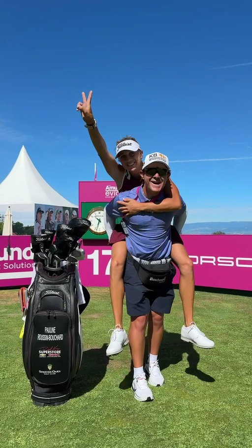 Looping, looping, looping ! Mode fun activé à @evianchamp 🩷