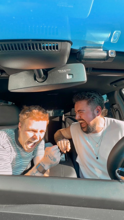 @alexwarren THIS is how you drive from the passenger side 😌📢 #alexwarren #passenger #passengeralexwarren #alexwarrentour #alexwarrenmusic