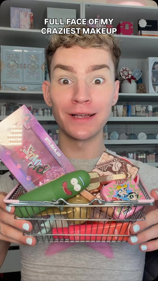 Full face of my craziest makeup packaging 😏 

#makeup #makeupchallenge #viralmakeup #beauty #makeuplover